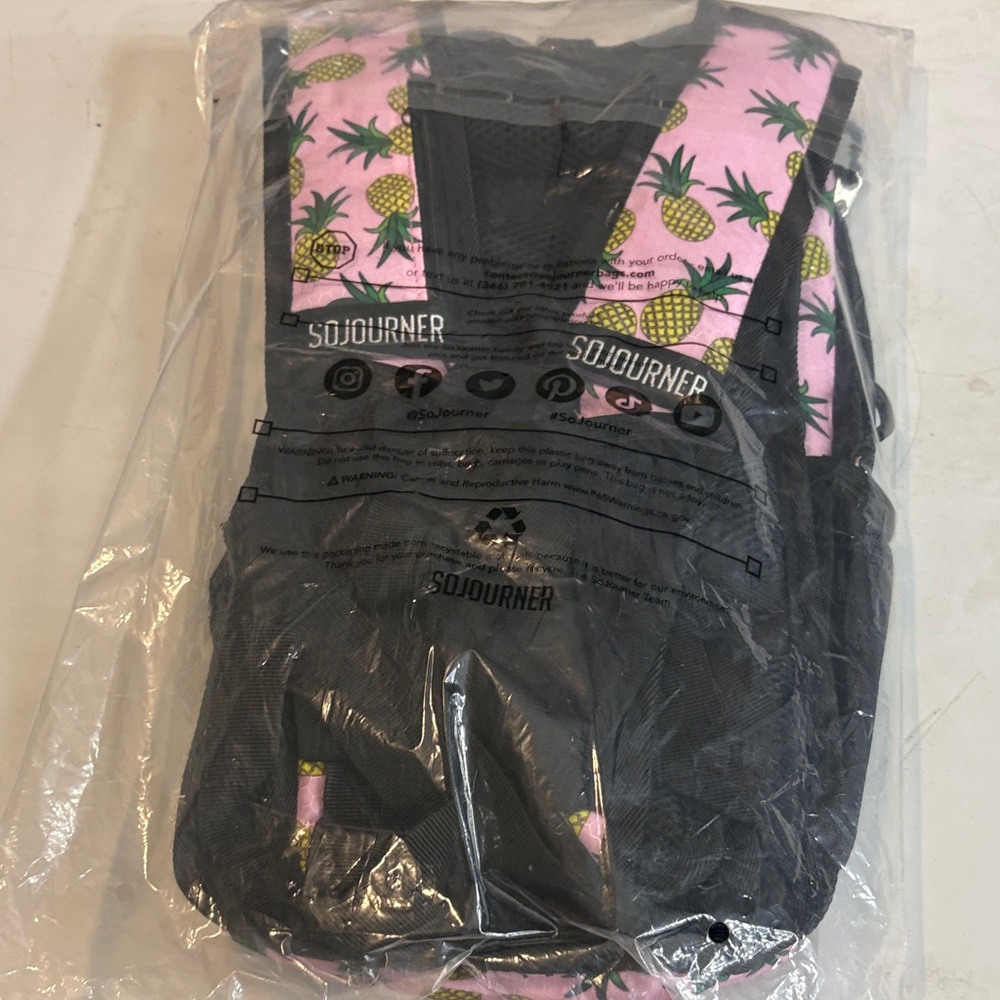 #69 SoJourner Hydration Pack with Pineapple Print - Picture 3 of 3